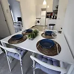 Escape Near Mareta شقة