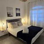 Escape Near Mareta شقة